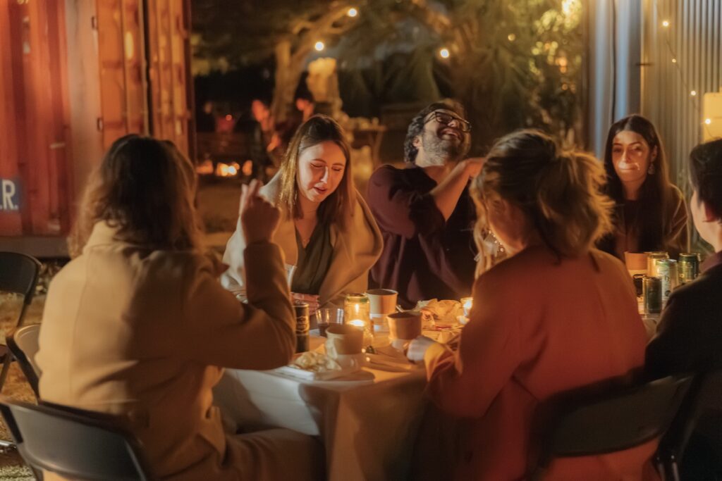 談笑する海外ゲスト