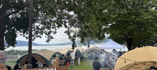 雨天の諏訪湖BBQマリーナで開催された74名の法人懇親会