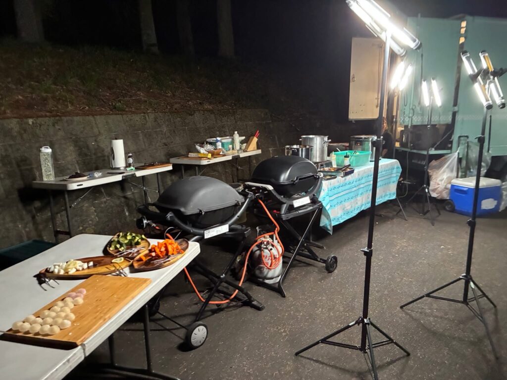 清里のミュージックビデオ撮影現場に設営したI’S BASECAMPのロケケータリング