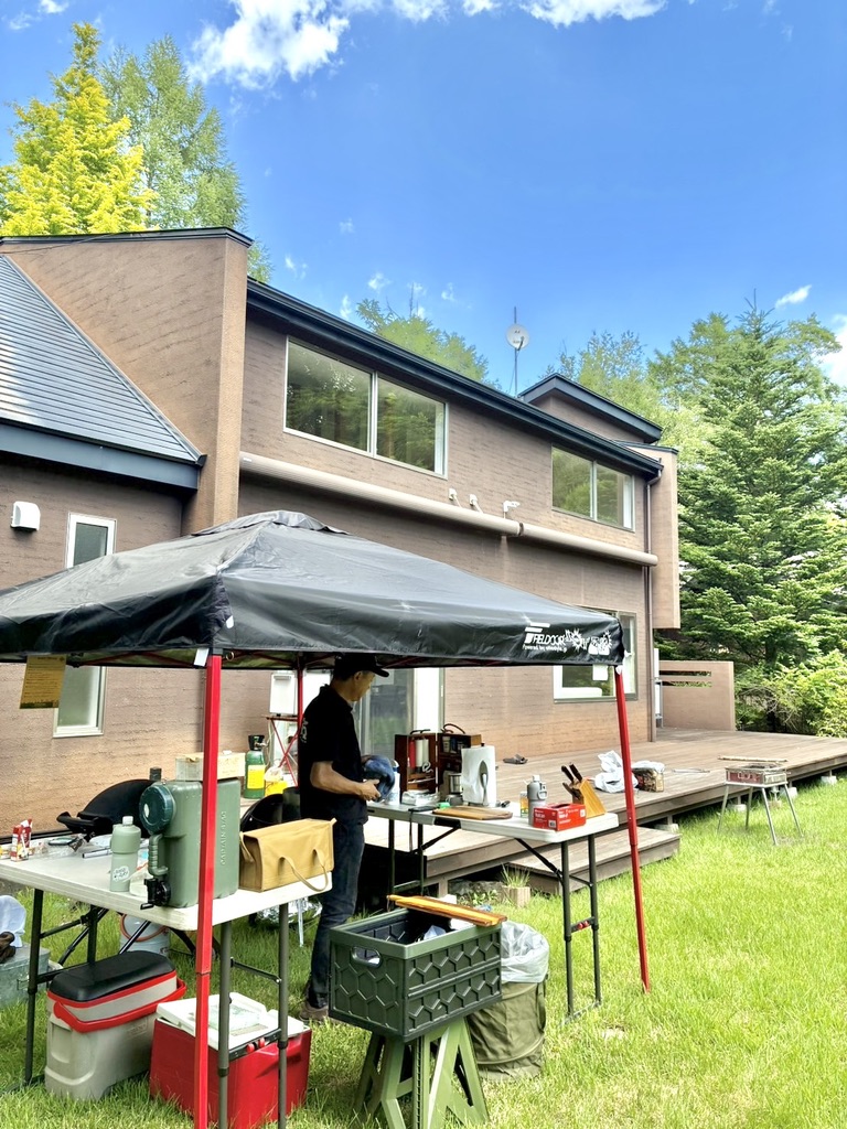 軽井沢の企業保養所に設営した出張グルメBBQの屋外キッチン