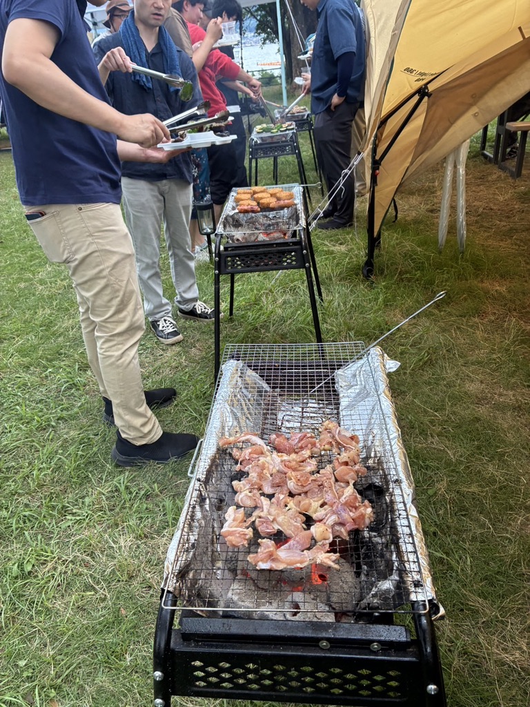 大人数で焼肉BBQを楽しむ法人団体の様子
