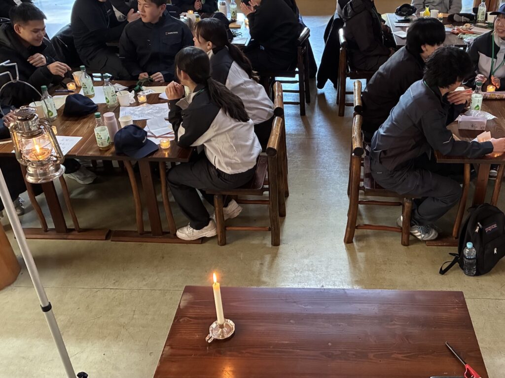 キャンドルを使ったキャンプファイヤー