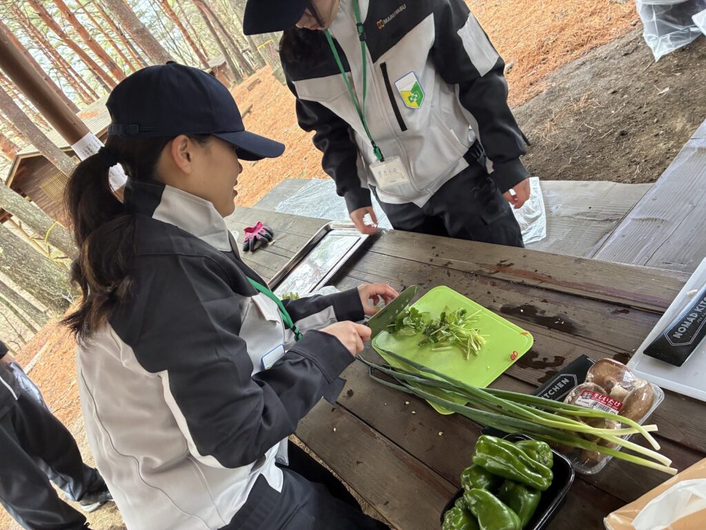 役割分担をして野菜カット